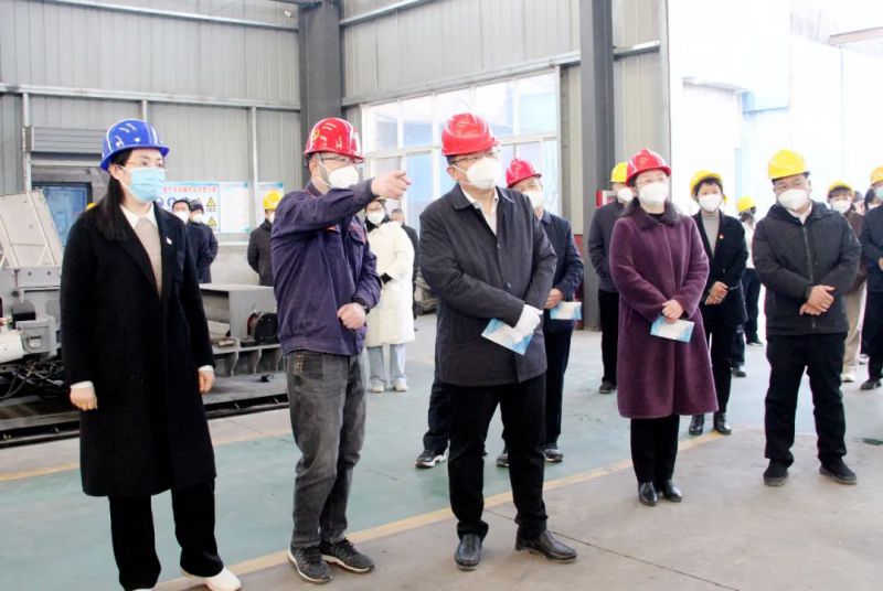 馬村區(qū)委書記師少輝，區(qū)委副書記、區(qū)長王婕等人到演風(fēng)公司進(jìn)行調(diào)研